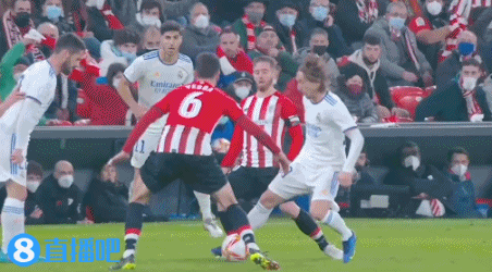 [NBA]詹姆斯宝刀未老 无球顺下双手暴扣